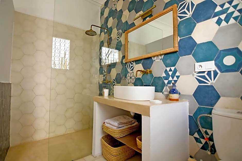Riad Larbi Khalis