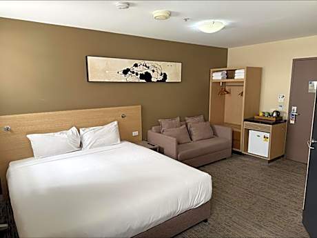 Double Room with Two Double Beds - Disability Access