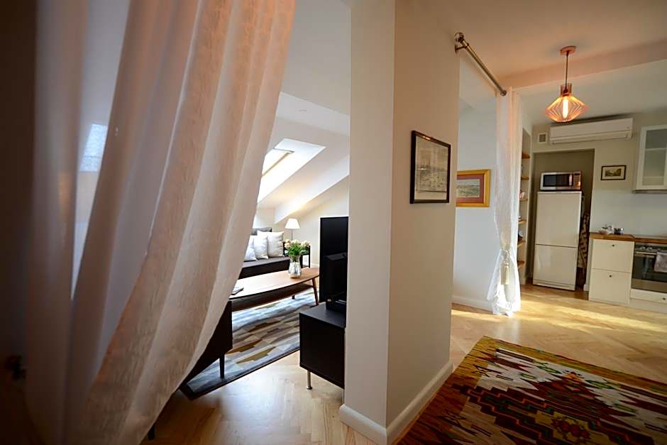 Crystal Suites Old Town