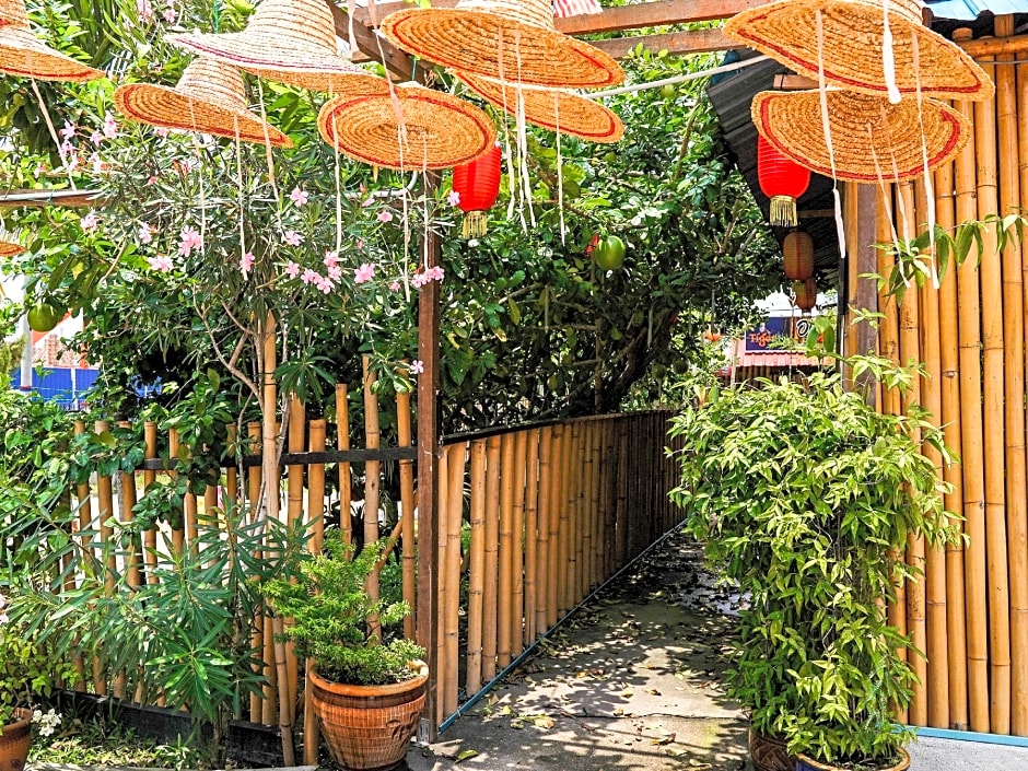 Capital O 89374 Ohana Restaurant & Homestay