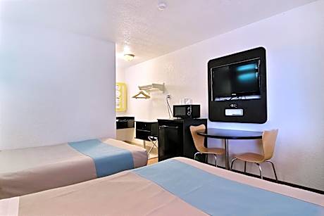 Deluxe Quadruple Room - Non-Smoking