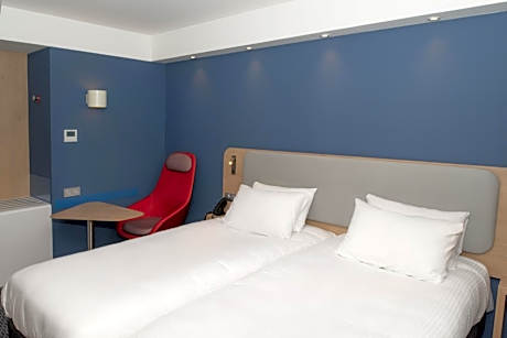 Standard Twin Room - Free Breakfast
