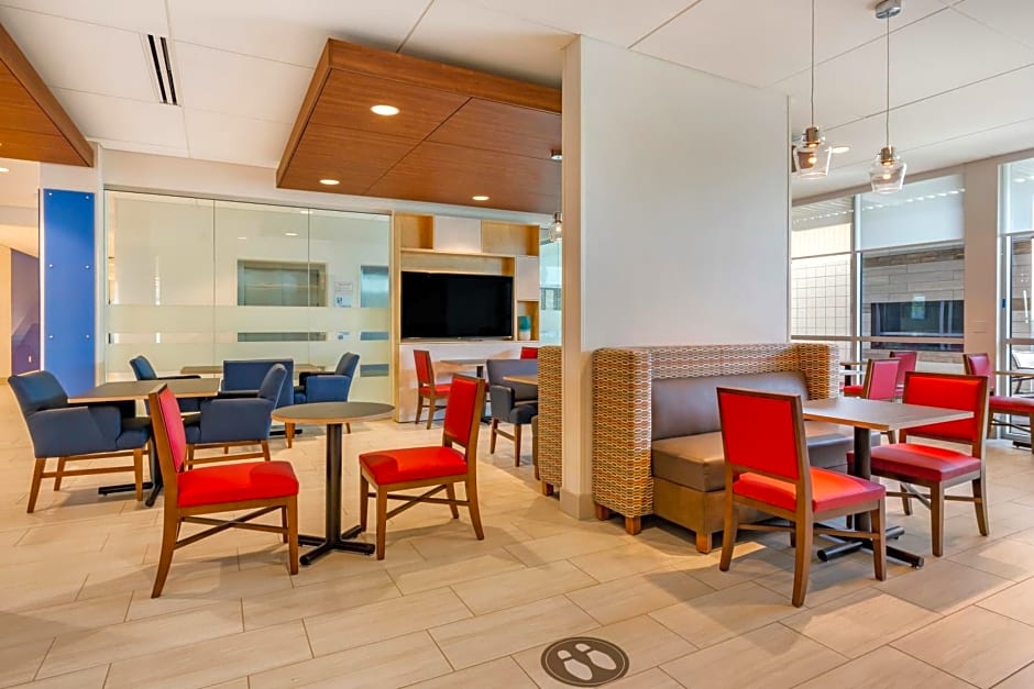 Holiday Inn Express & Suites - Phoenix Dwtn - State Capitol, an IHG Hotel