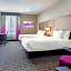La Quinta Inn & Suites by Wyndham San Antonio Alamo City