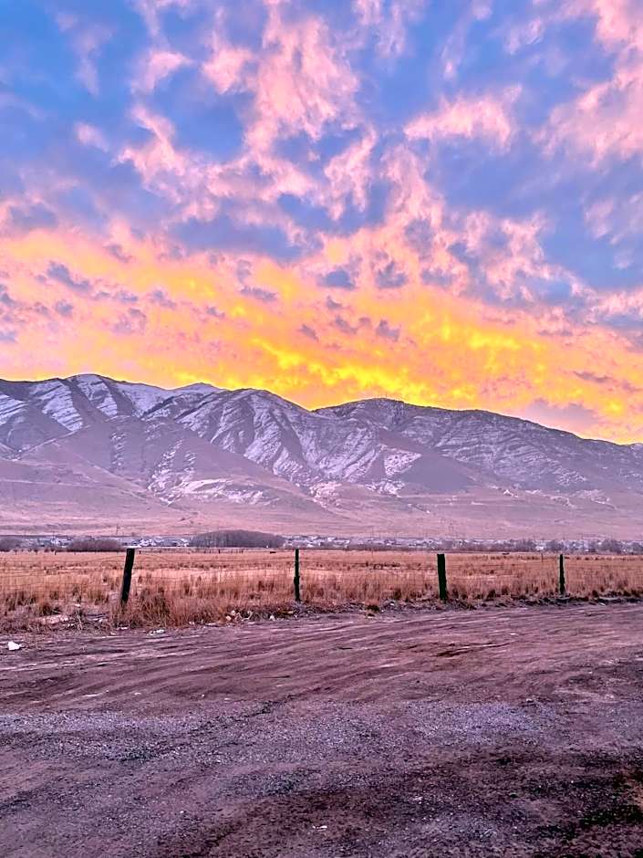Oquirrh Mountain Inn