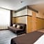 Promenade City Hotel