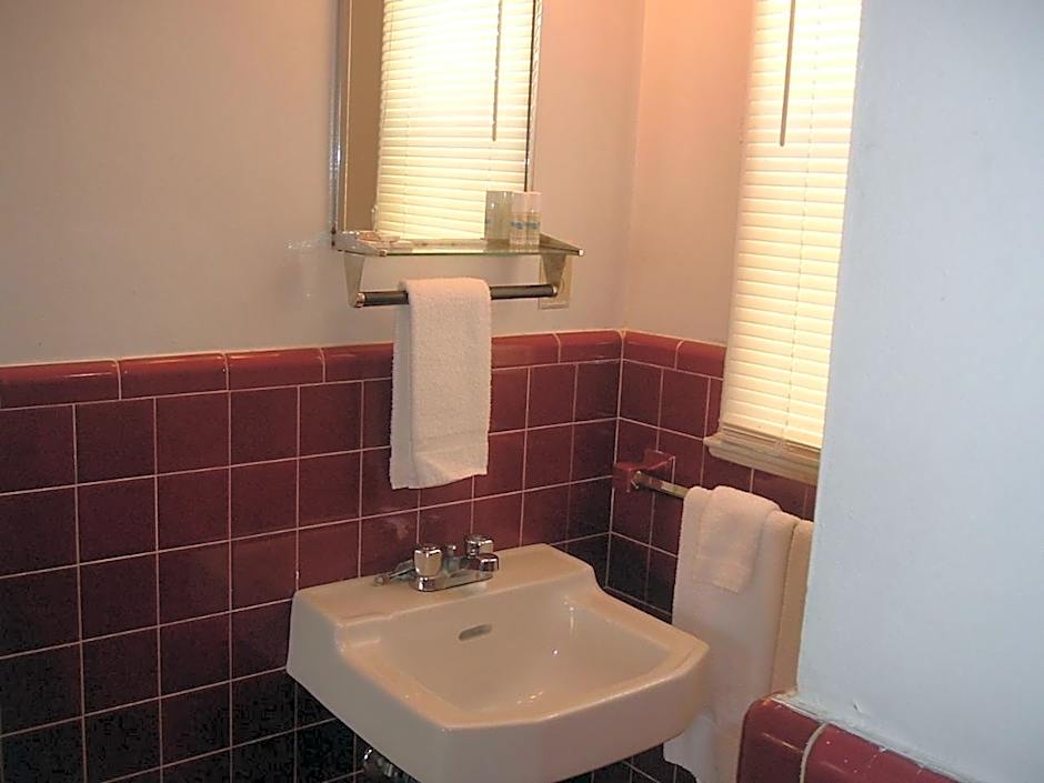 Fels Three Crown Motel