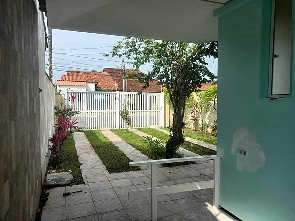 SOBRADO-BERTIOGA-Uso exclusivo para grupos de até 12 pessoas em 1 até 4 suítes