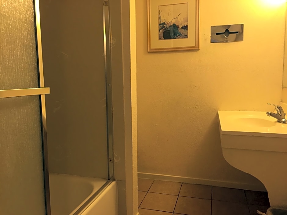 Parkway Inn