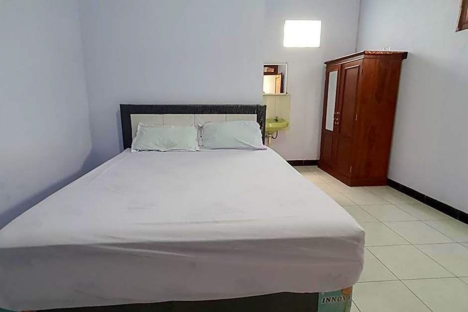 Angrumba Family Homestay Syariah near RSUD Caruban Mitra RedDoorz