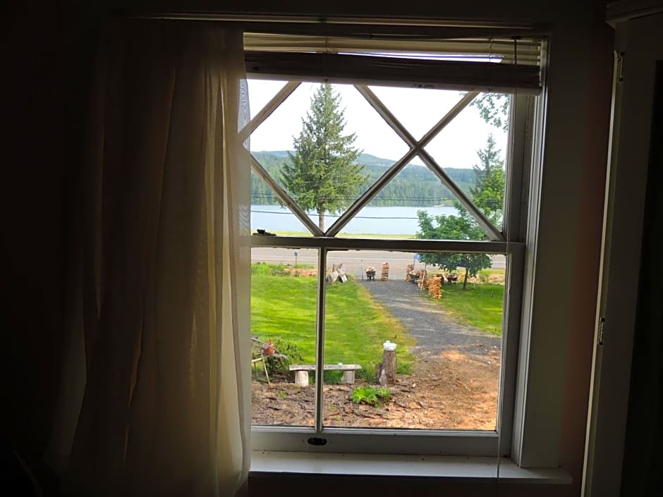 Foster Lake Inn
