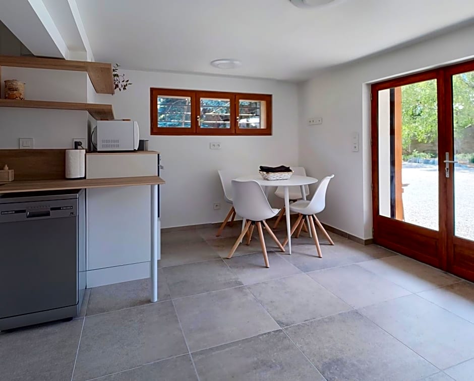 Chalet Les Cols - Chambres avec terrasse & jardin - proche de la nouvelle gare