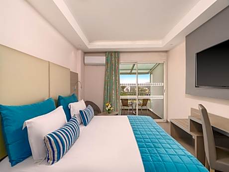 Triple Room with Sea View