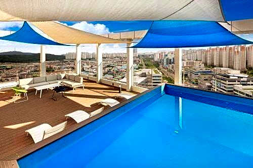 Paju Khills the terrace