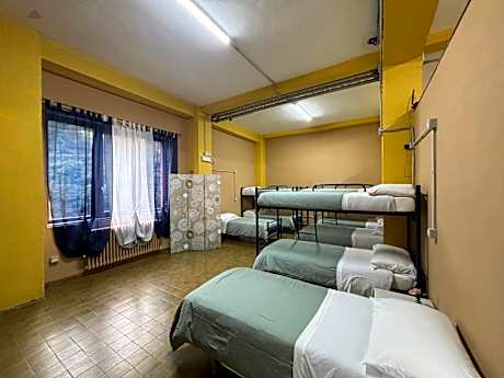 Mixed Dormitory Room