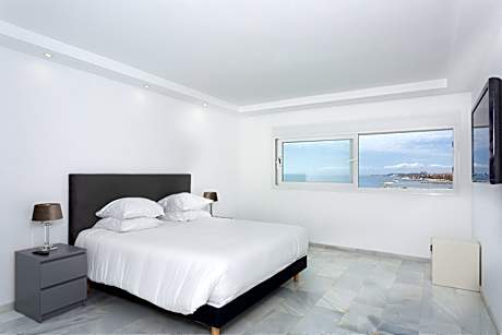 3 BEDROOMS DELUXE PASEO VIEW WITH JACUZZI