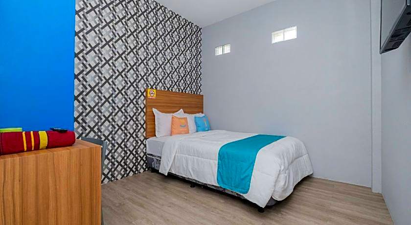 Sans WM Hotel Blitar