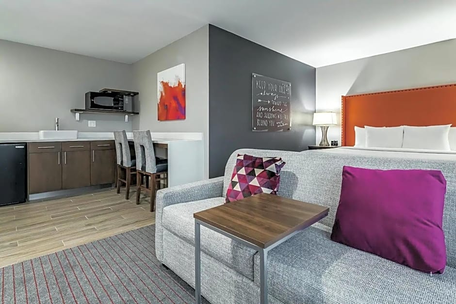 La Quinta Inn & Suites by Wyndham Seattle-Federal Way