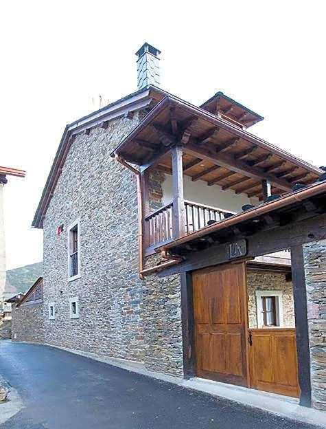 Hotel y apartamentos rurales L'Anceo