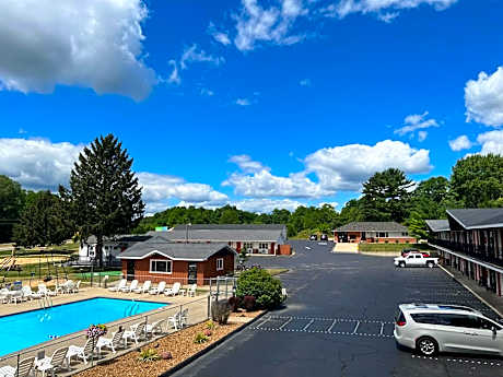 All Star Inn & Suites