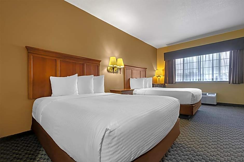 Best Western Plus Shamrock Inn & Suites