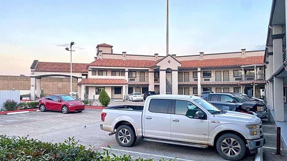 Island Suites Hobby Airport