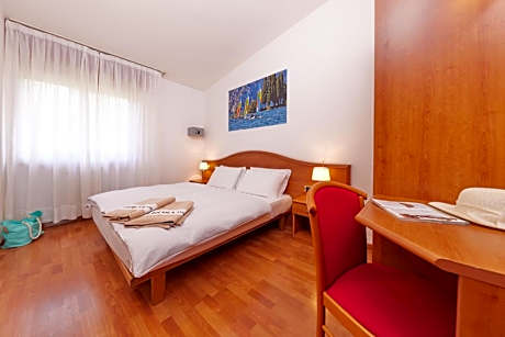 Standard Double or Twin Room with Mountain View