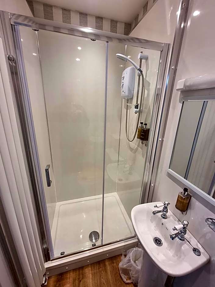 Roy Bridge Hotel