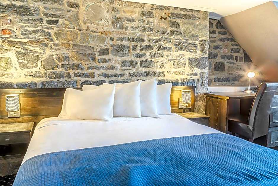 Hotel Louisbourg