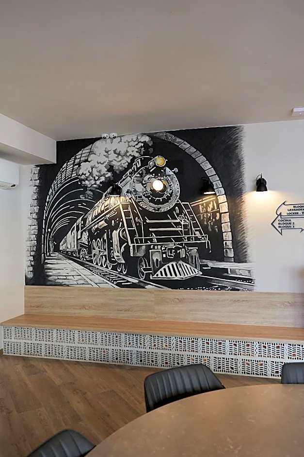 Hostel Dos Estaciones - Scandinavian Design - Albergue Juvenil - FREE towels, coffee & tea, remote check-in