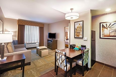 2 Queen Beds 1 Bdrm Lakeview Suite Nosmoking