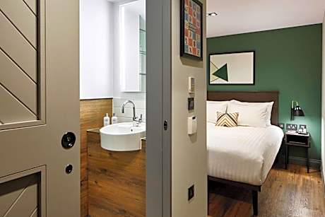 Deluxe One-Bedroom Suite