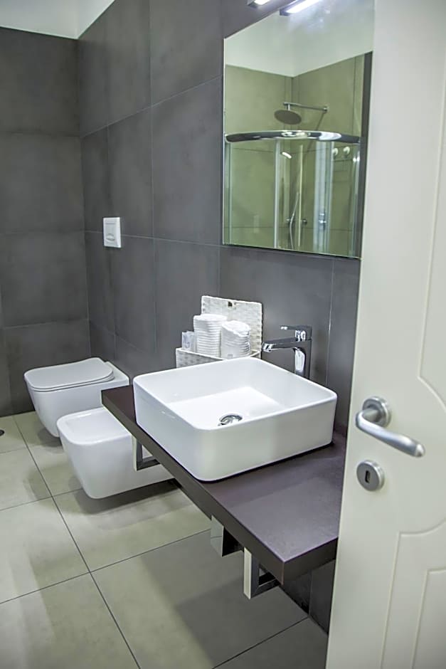 VILLA ADELAIDE SUITE & ROOM