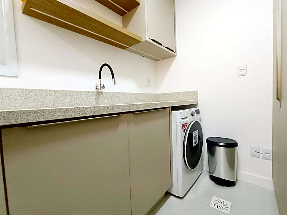 Alto padrão com piscina a 300m do mar - CAN103G