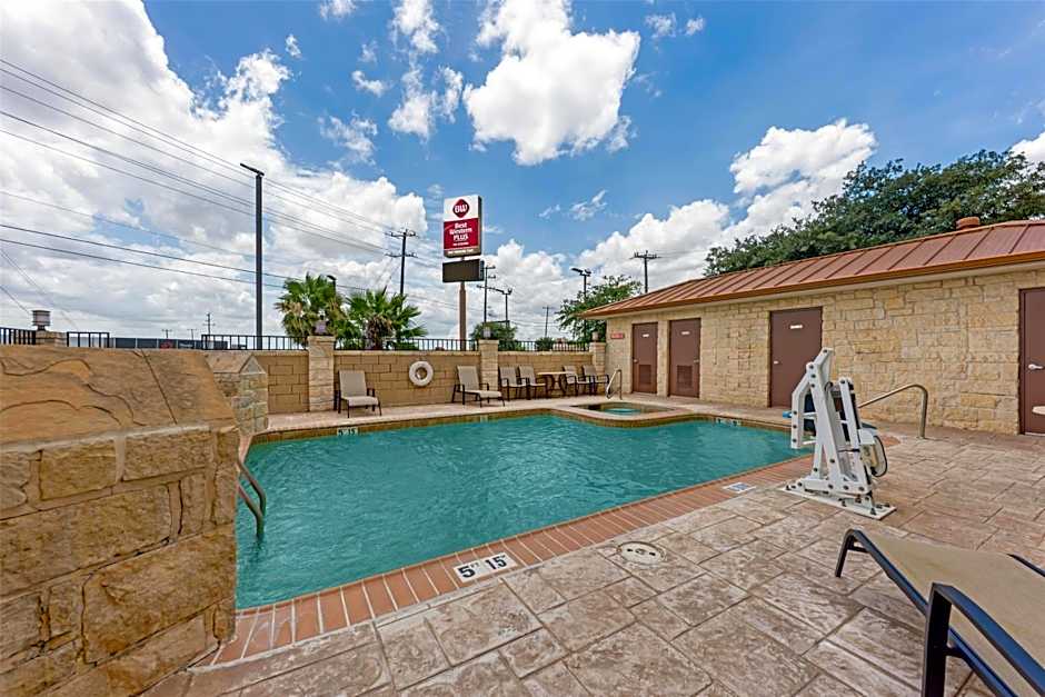 Best Western Plus San Antonio East Inn & Suites