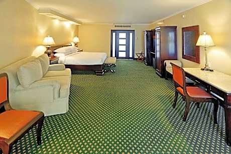 1 bedroom junior suite, 1 king, corner room, high floor, whirlpool