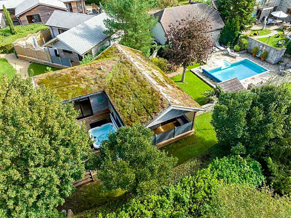 Tor Farm Lodges - Private Hot Tubs, Shared Seasonal Outdoor Pool, Dog Friendly