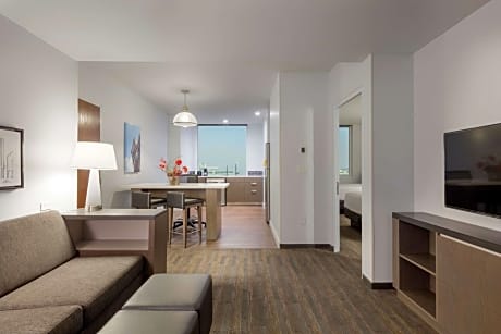 One-Bedroom Suite with Two Queen Beds and Kitchen