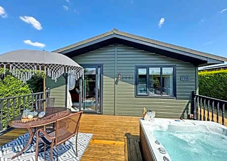 Hollybrook Lodges