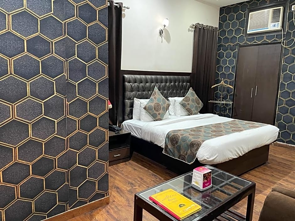 Mansarover Paradise Hotel