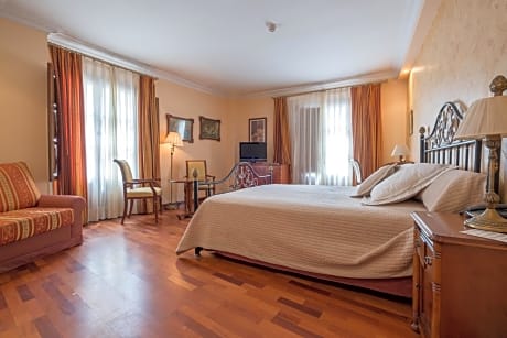 Superior Double Room with Jacuzzi