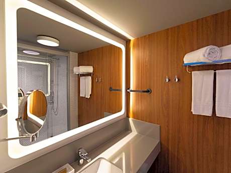 Superior Twin Room with Balcony and Sea View