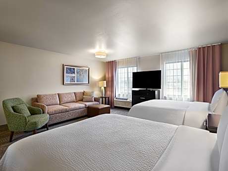2 Queen Bed Studio Suite Comm Access Tub