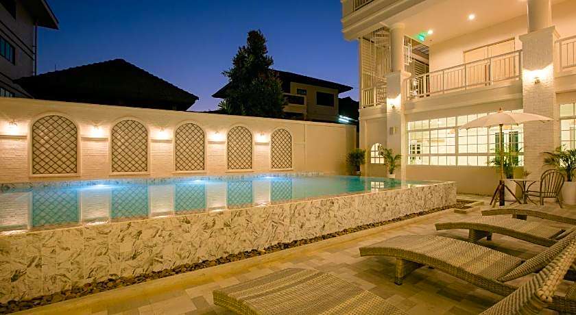 De Hug Hotel And Residence