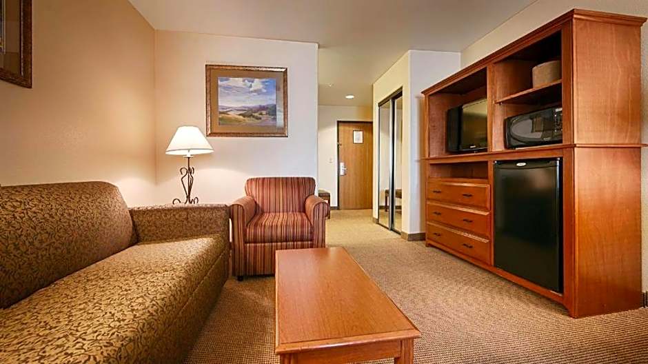 Best Western Territoral Inn & Suites