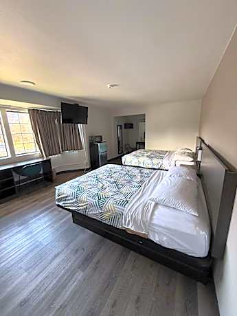 Deluxe Queen Room with Two Queen Beds - Non-Smoking