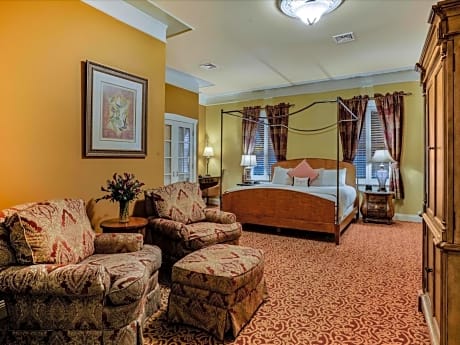 Club Room/ Coach Room