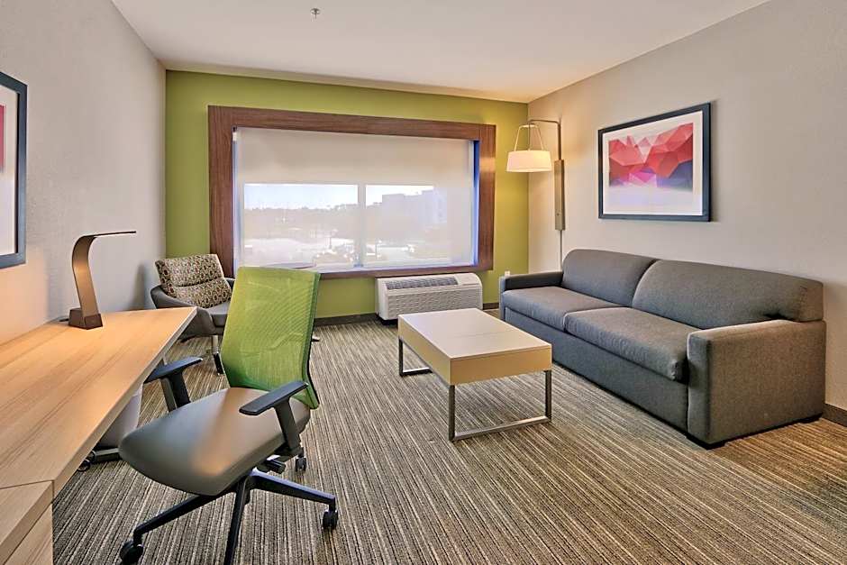 Holiday Inn Express & Suites Roswell By IHG
