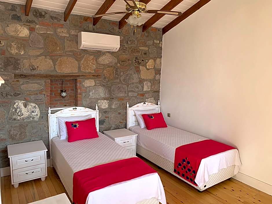 Photo 1 of 4 of Adahan Pansiyon Anemon Room