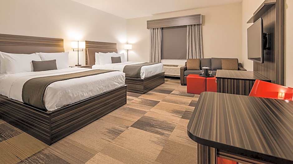 Best Western Plus Airport Inn & Suites